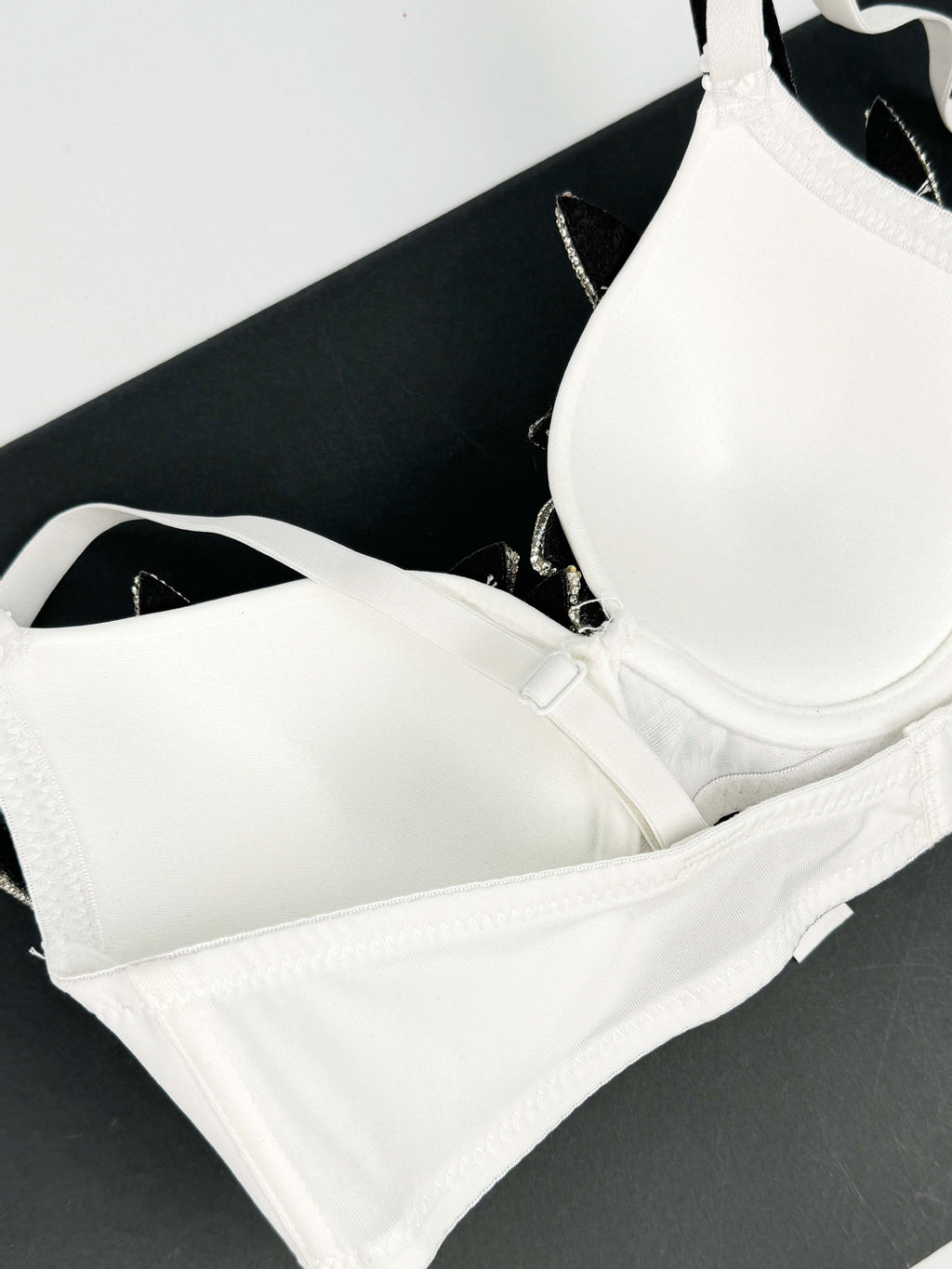 Leaf-Shaped Rhinestone Embellished Push-Up Bra